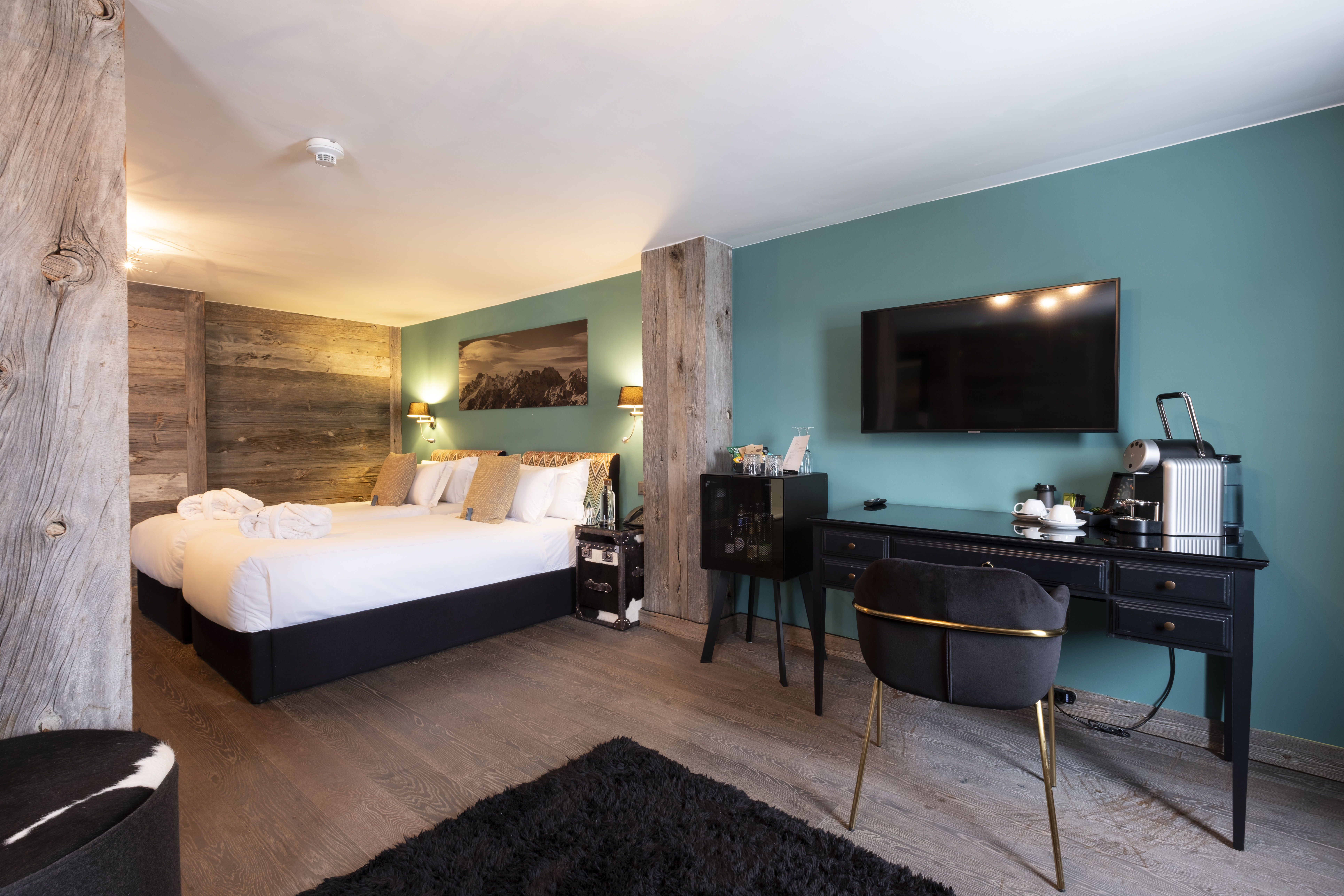 Lounge area in the superior room at the Hotel Farinet