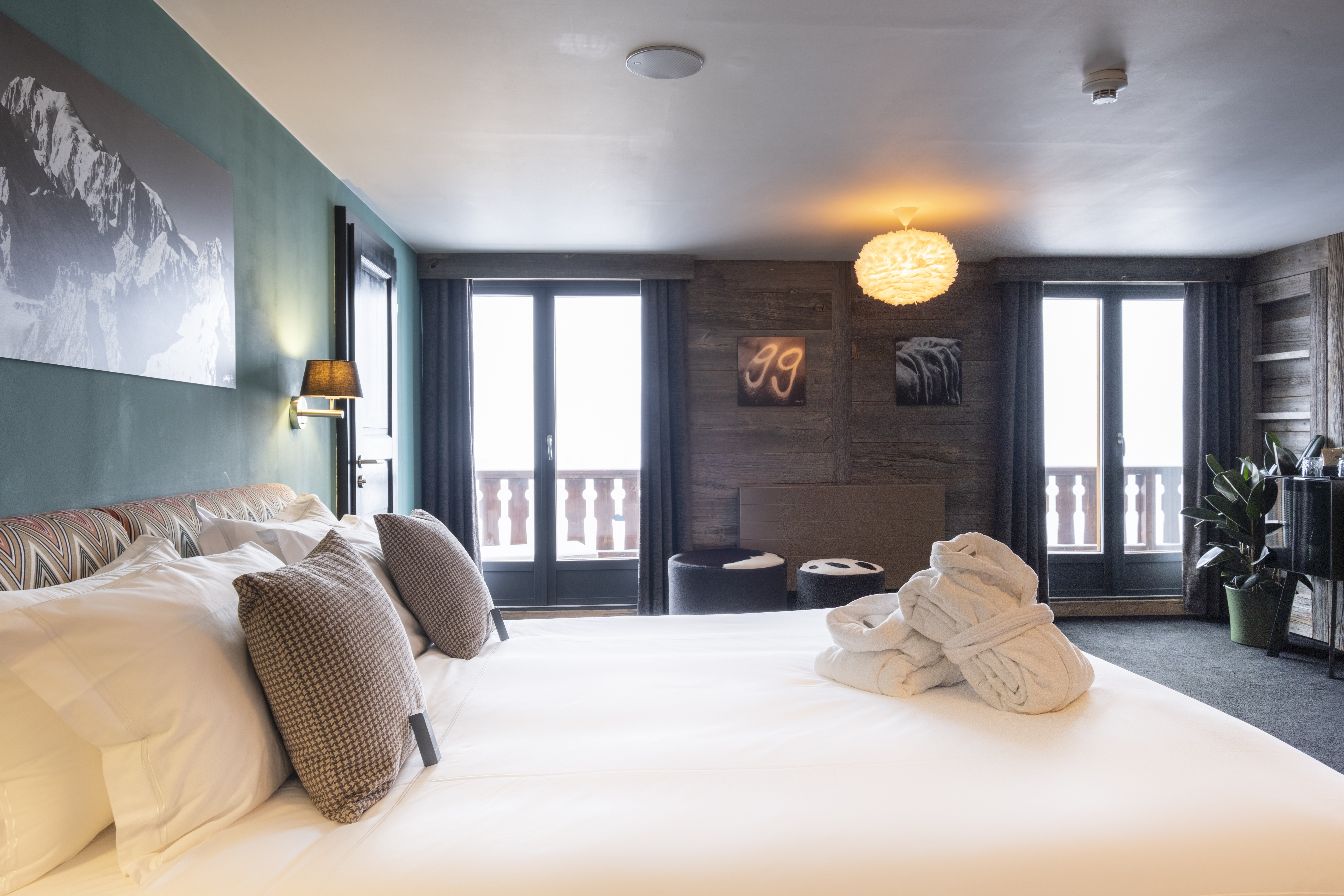 Superior room with balcony bedroom at the Hotel Farinet