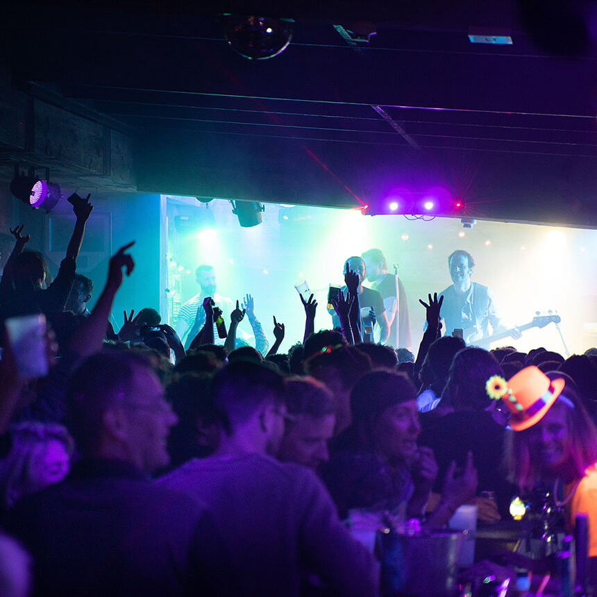 Hotel Farinet Bars - Relax by day, party by night